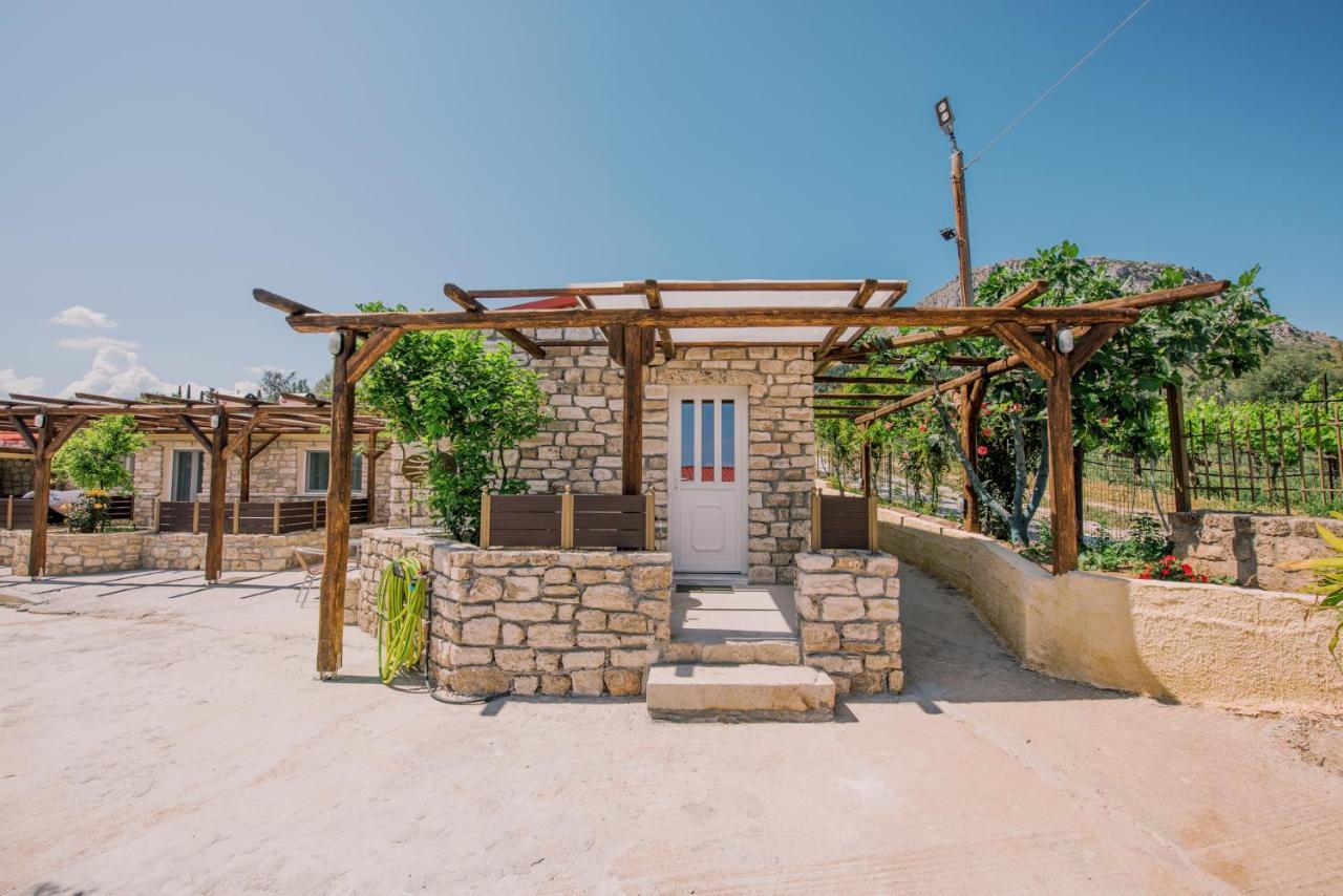 Acrocorinth Apartments エクステリア 写真
