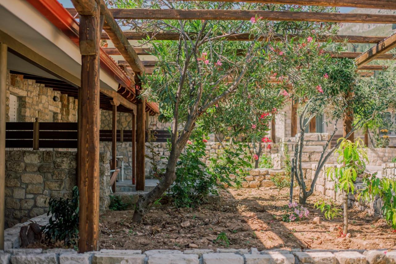 Acrocorinth Apartments エクステリア 写真
